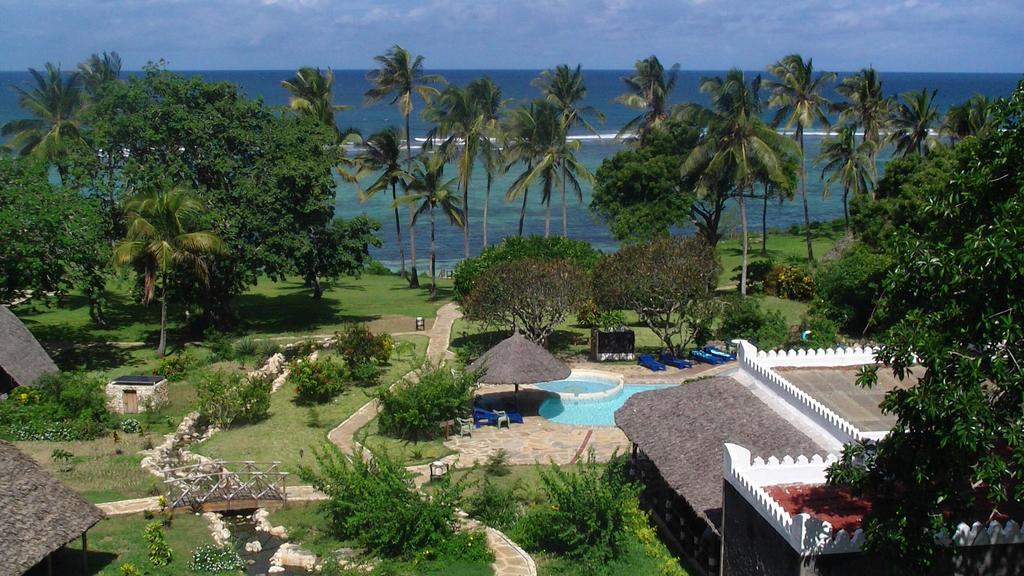 Hill Park Hotel - Tiwi Beach Exterior foto